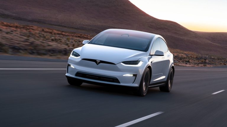 14-2025-tesla-model-x-front-view.jpg