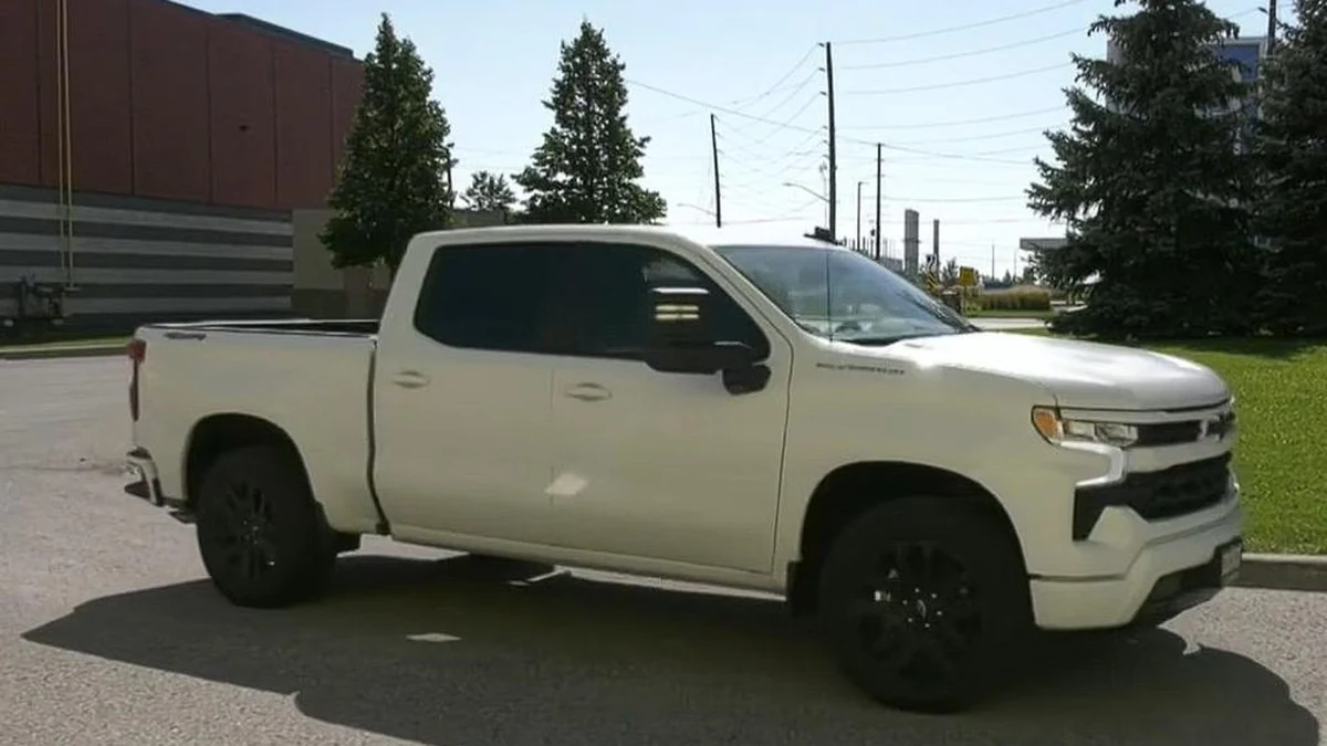 Chevrolet Silverado 2026 gặp sự cố động cơ nghiêm trọng: Chủ xe Canada yêu cầu đổi mới - Hình 1
