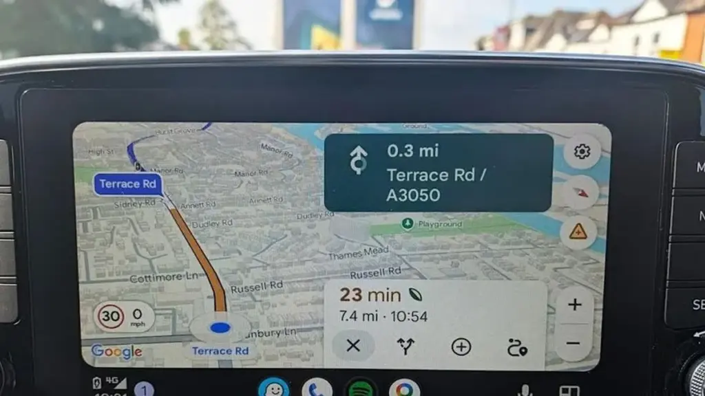 Google Maps nâng cấp Android Auto: Thêm biểu tượng đèn tín hiệu & biển báo dừng trên giao diện lái xe