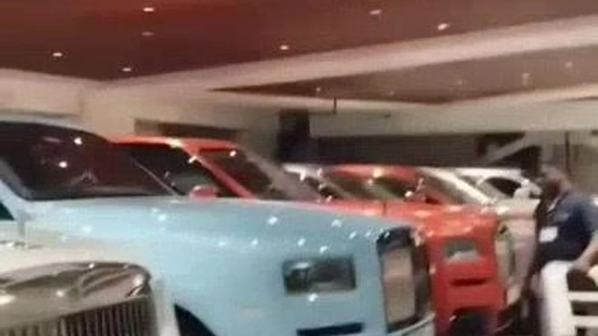 Bộ sưu tập Rolls‑Royce khổng lồ của gia đình Ambani: Cullinan, Phantom và siêu xe Ferrari - Hình 2