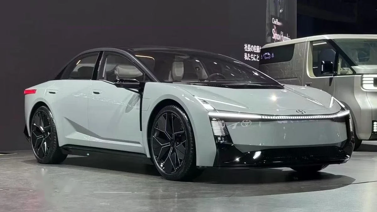 Toyota Corolla thế hệ mới: Lột xác thành liftback, đa dạng động cơ hybrid và EV - Hình 1