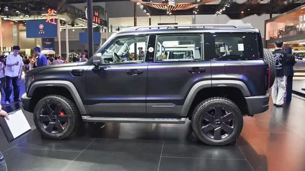 BAIC BJ40 Extended Range Obsidian Edition: SUV địa hình hầm hố 532 mã lực, giá 715 triệu 4 BAIC BJ40 Extended Range Obsidian Edition: SUV địa hình hầm hố 532 mã lực, giá 715 triệu - Hình 2