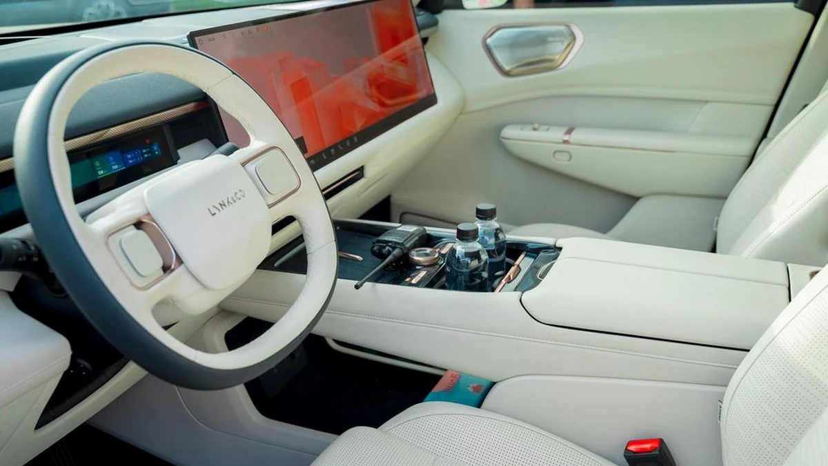 Lynk & Co 900 – SUV hạng sang cỡ lớn giá chỉ hơn 3 tỷ đồng, thách thức các “đại gia” SUV 4 Lynk & Co 900 – SUV hạng sang cỡ lớn giá chỉ hơn 3 tỷ đồng, thách thức các “đại gia” SUV - Hình 2